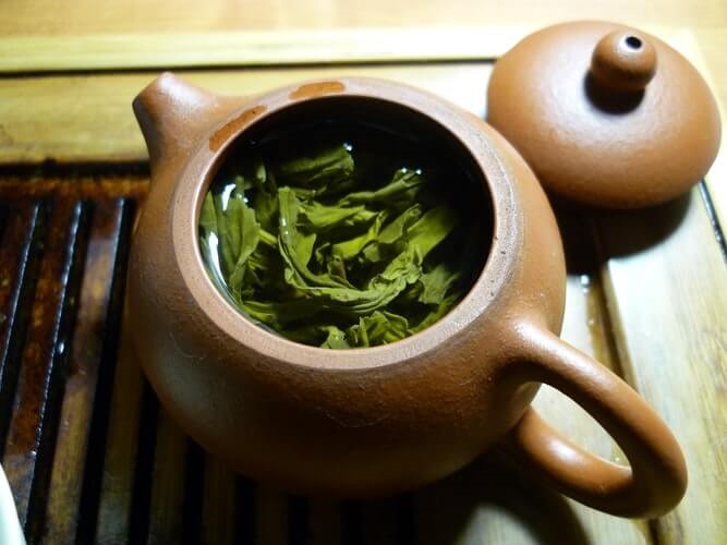 Thé vert japonais gyokuro : ses bienfaits et ses dangers