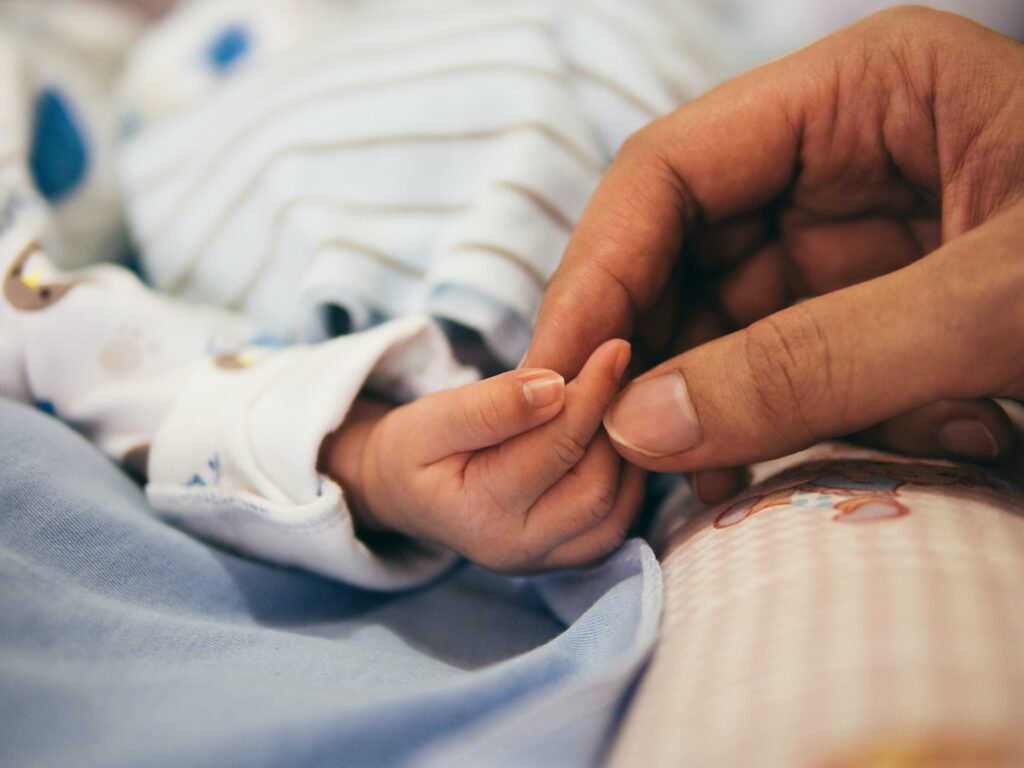 Comment prendre la température d’un bébé avec un thermomètre ?